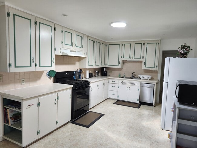 Building Photo - 851 Prescott Heights Dr