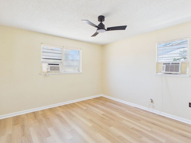 Building Photo - 3810 Mesa Verde Dr