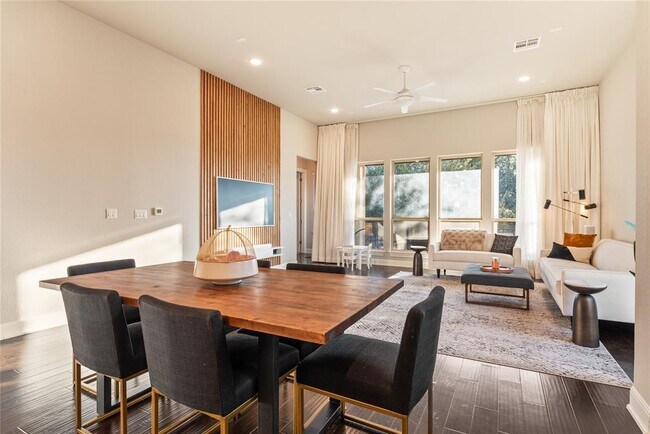 Building Photo - 11905 Deering Pl