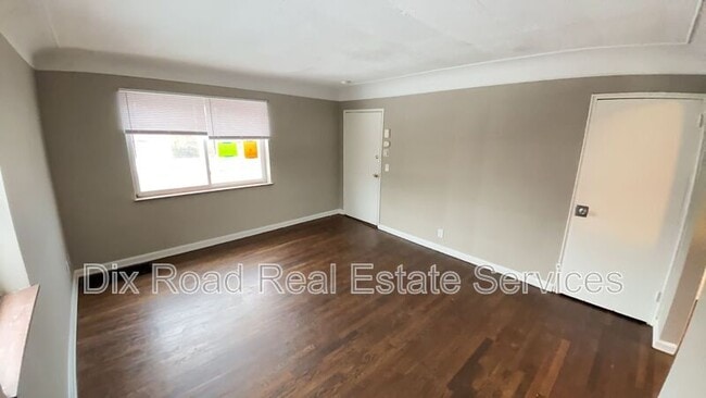 Building Photo - 2390 Harrison Ave