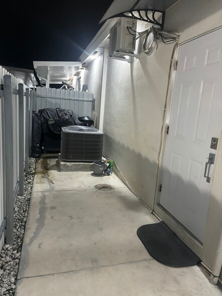 Building Photo - 27949 SW 133rd Ave