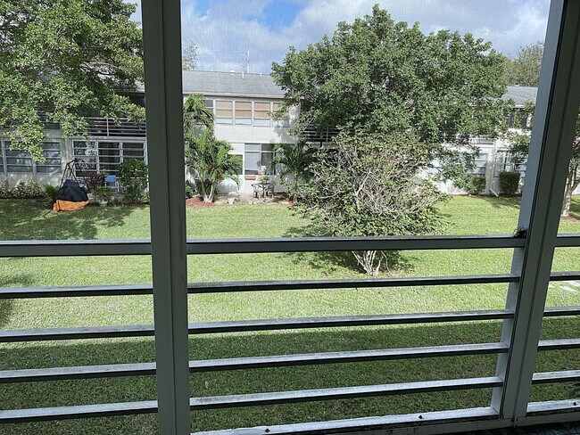 Building Photo - 98 Tilford Pl