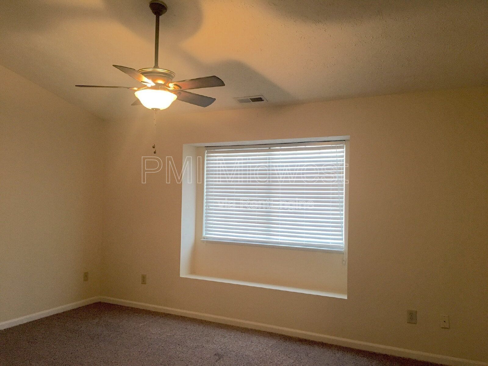 Building Photo - 736 Pine Lake Dr