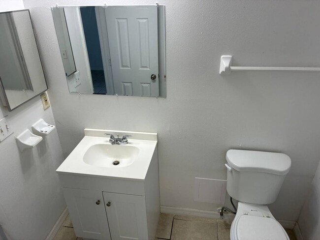 Building Photo - 2-Bedroom Duplex in North Lakeland