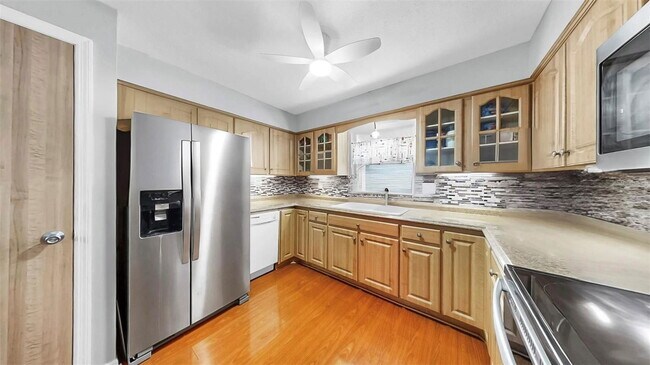 Building Photo - 38919 3rd Ave