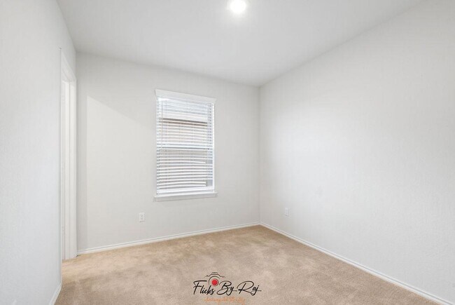 Building Photo - 279 Zuma Dr