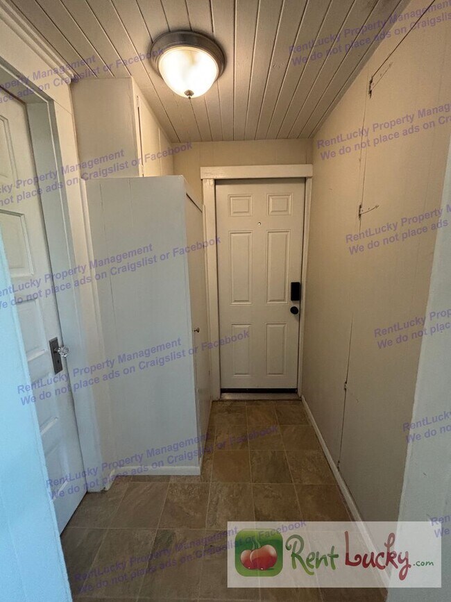 Building Photo - Singh Tacoma 4-Plex