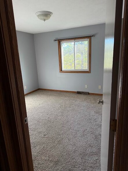 Building Photo - 415 3rd St