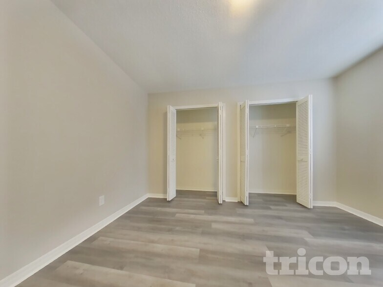 Building Photo - 1990 Turnberry Dr