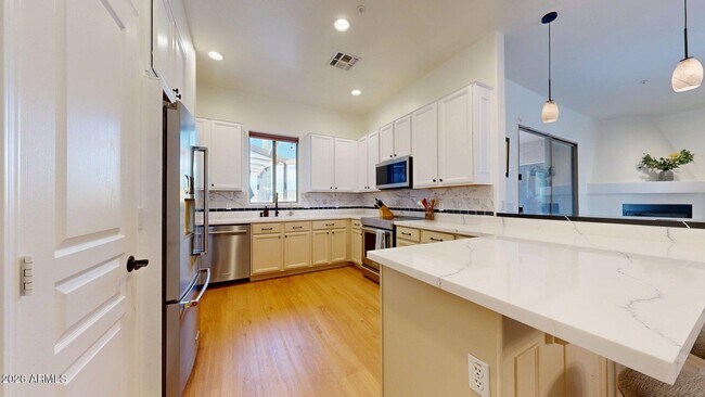Building Photo - 5740 E Red Bird Rd