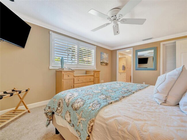 Building Photo - 10432 Sandpiper Rd W