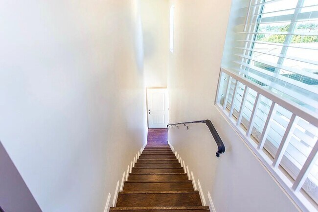 Building Photo - 3229 Malabar St