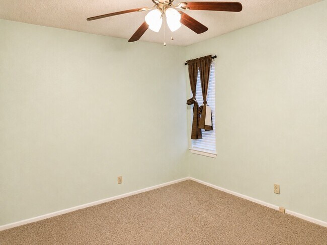 Building Photo - 10955 Wurzbach Rd