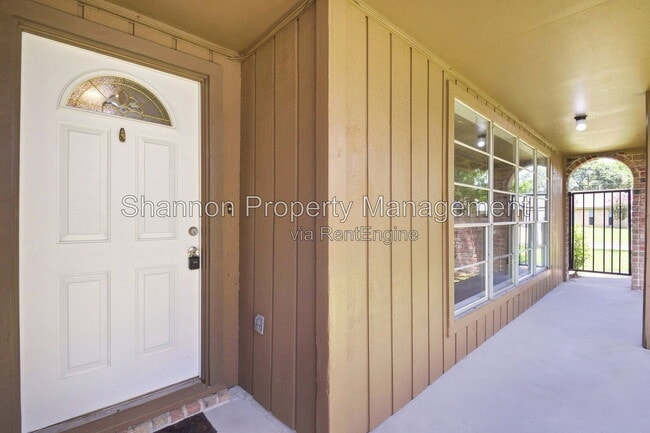Building Photo - 6215 Autumn Arbor Dr