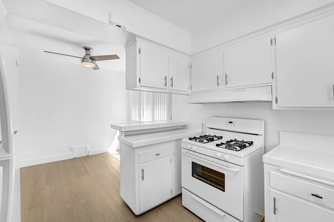 Interior Photo - 744 S Windsor Blvd