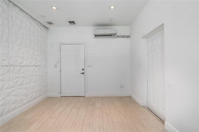 Building Photo - 18361 NE 7th Ct