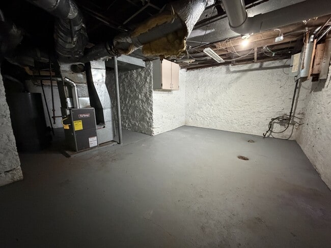 Building Photo - 405 Rock St