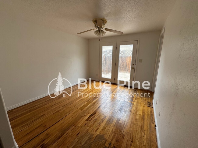 Building Photo - 1861 Gallup St