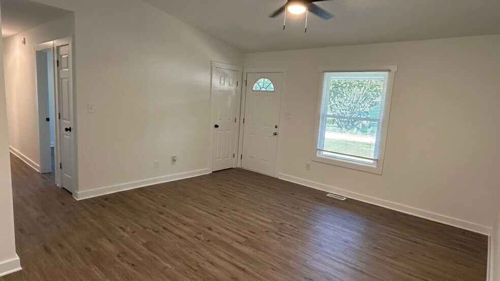 Building Photo - Room in House on Quartz Ct
