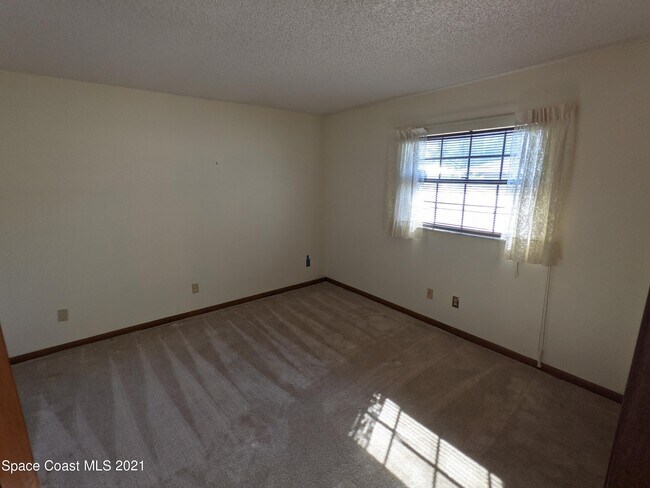 Building Photo - 4205 Grovewood Ln