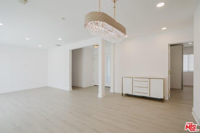 Building Photo - 9620 Woodale Ave