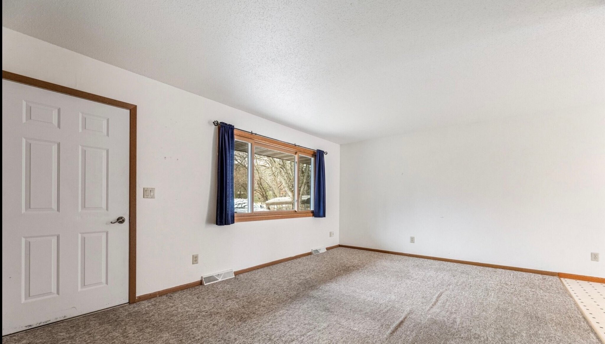 Building Photo - 21923 Fleming Ave