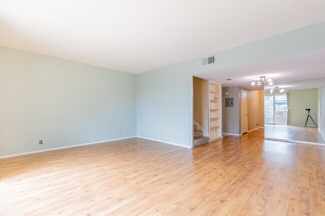 Building Photo - 3678 Hidden Dr