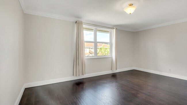 Building Photo - 5611 NW 118th Dr