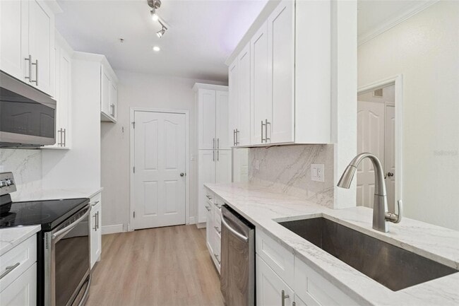 Building Photo - 5000 Culbreath Key Way