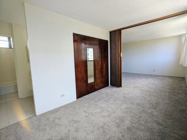 Building Photo - One Bed One Bath One Parking Makiki Close ...