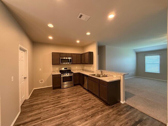 Building Photo - 332 Blue Dr