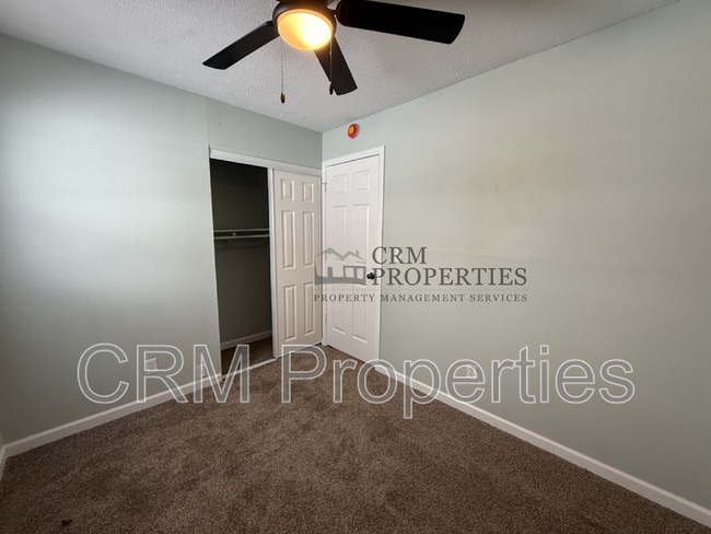 Building Photo - 800 Maumee Dr