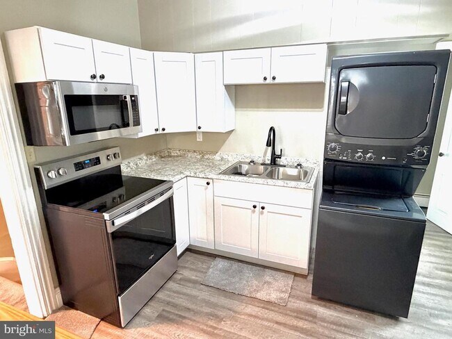 Building Photo - 14 Penn Ave