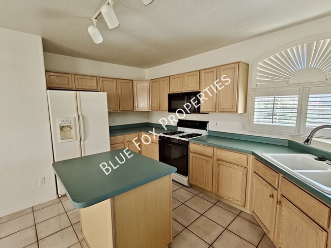 Building Photo - 6717 W Nueva Vista Dr