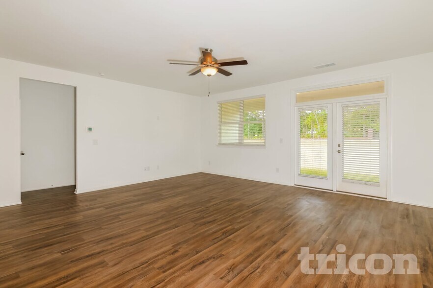 Building Photo - 117 Everett Sq