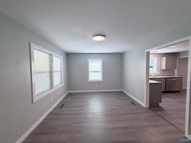 Building Photo - 1224 Halsey Ave NE