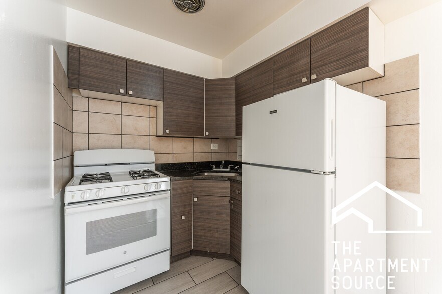 Primary Photo - 1515 W Morse Ave