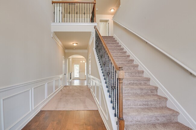 Building Photo - 5014 Vine Ln