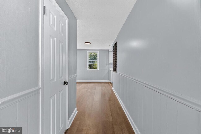 Building Photo - 153 W 21st St