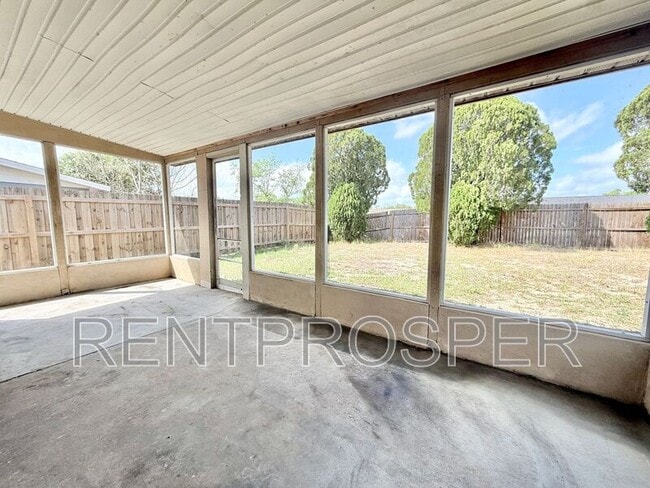 Building Photo - 3604 Spring Land Dr