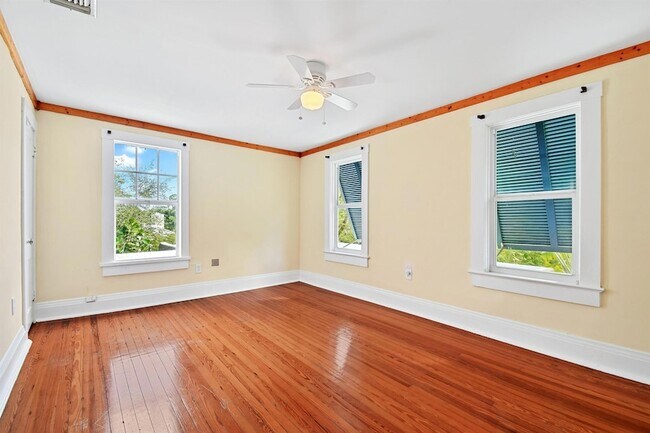 Building Photo - 310 Columbia Dr