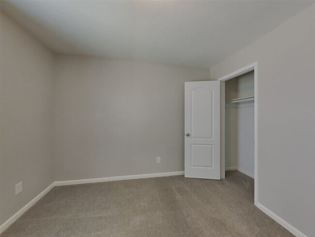 Building Photo - 5342 Castle Discordia St