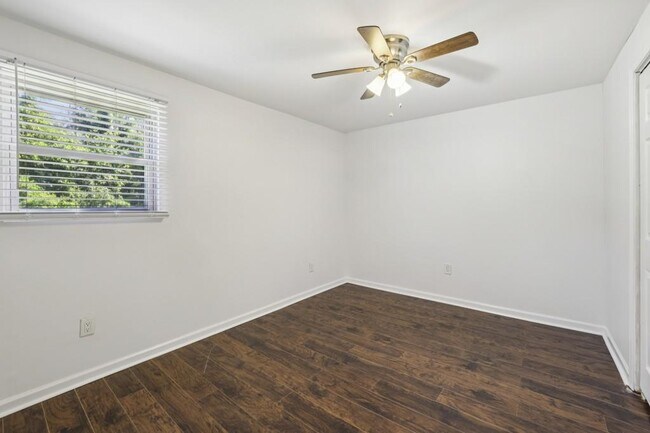 Building Photo - 2056 Abby Ln NE