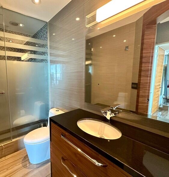 Building Photo - 92 SW 3rd St