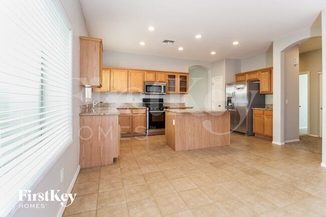 Building Photo - 14641 W Port Royale Ln