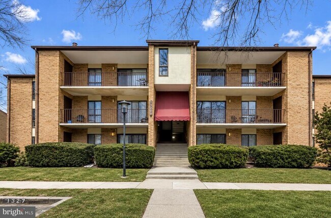 Building Photo - 13209 Dairymaid Dr