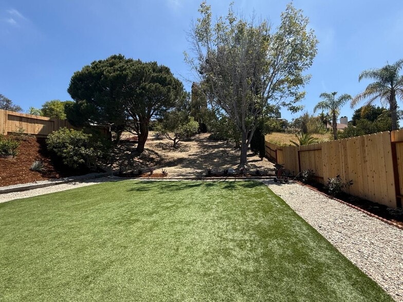 Building Photo - 2868 Brandeis Dr