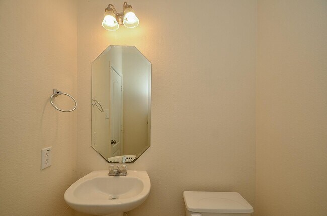 Building Photo - 2410 Crossmill Ln