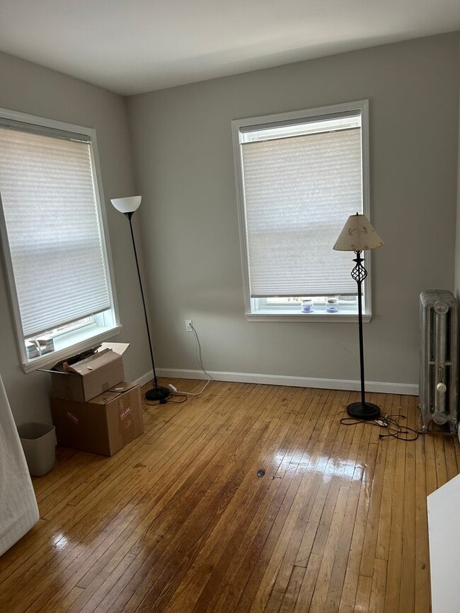 Building Photo - Awesome three bedroom apartment in Allston