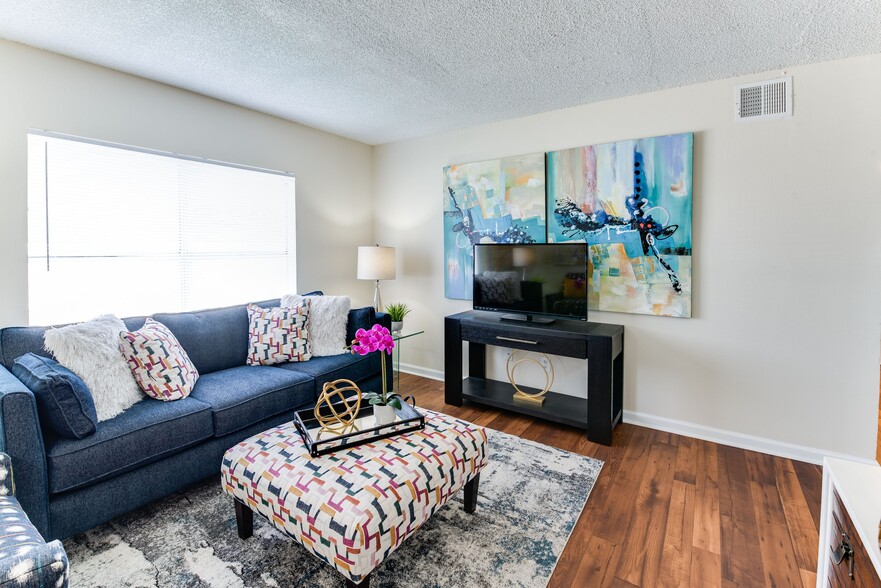 Primary Photo - The Overlook Apartment Homes